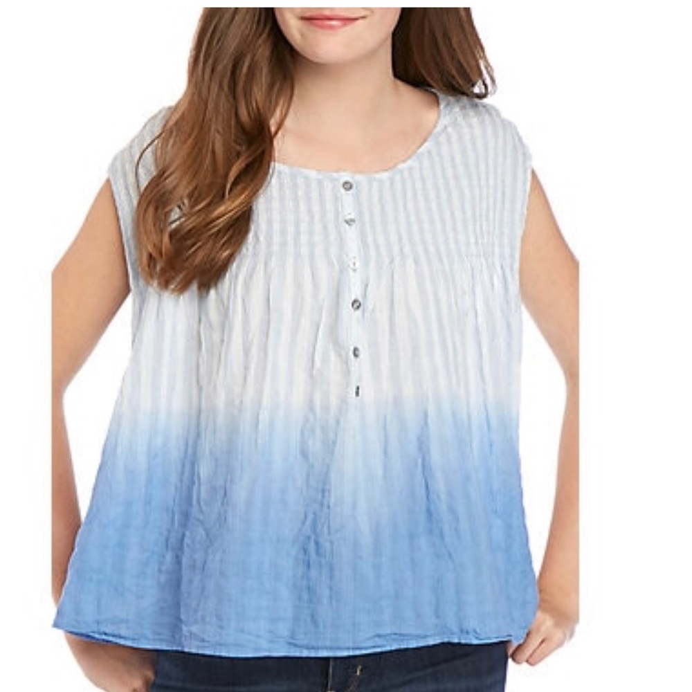 *JUST REDUCED* 
Little Bit of Something ombré  Free People S & XS top shirt